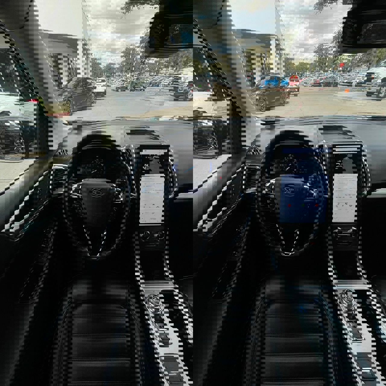 Used 2024 Ford Edge SEL image 11