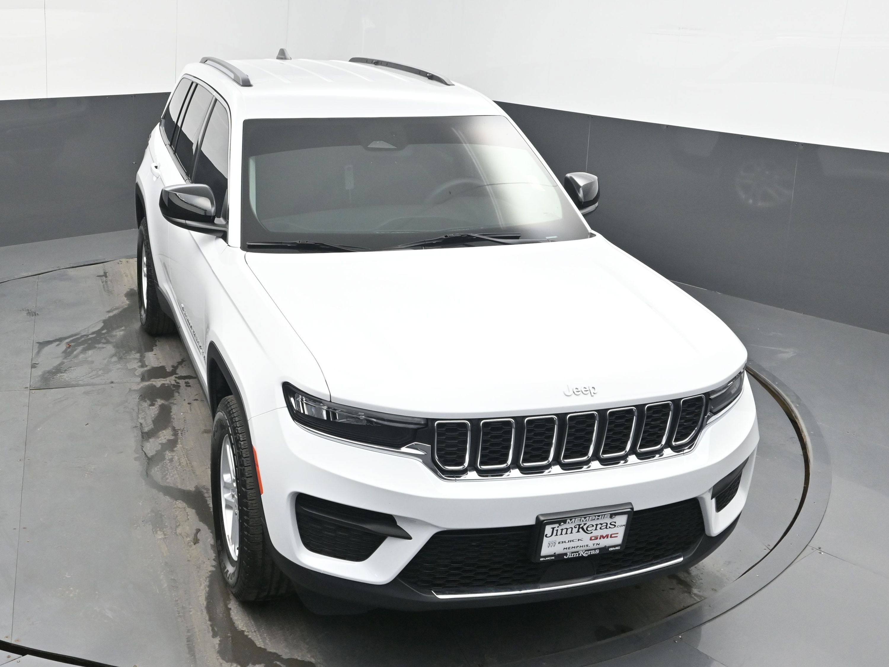 Used 2023 Jeep Grand Cherokee Laredo AWD/4WD image 31