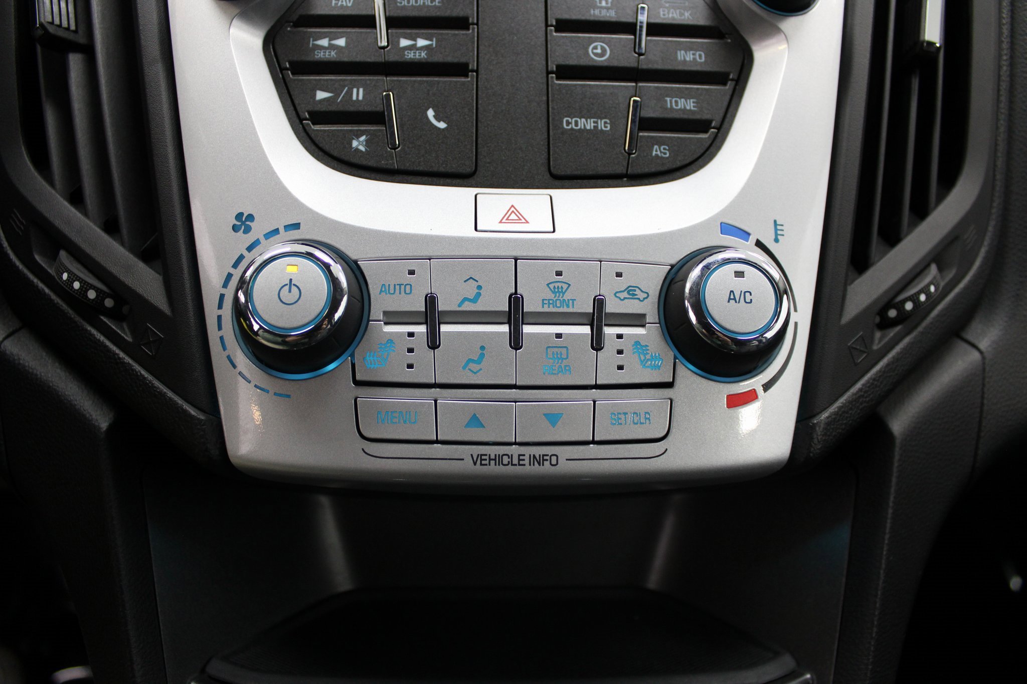 Used 2016 Chevrolet Equinox LTZ w/ Enhanced Convenience Package image 39