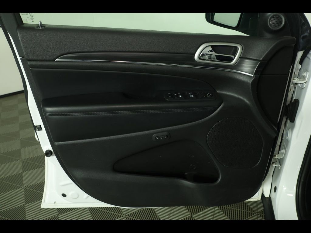 Used 2020 Jeep Grand Cherokee Limited AWD/4WD image 24