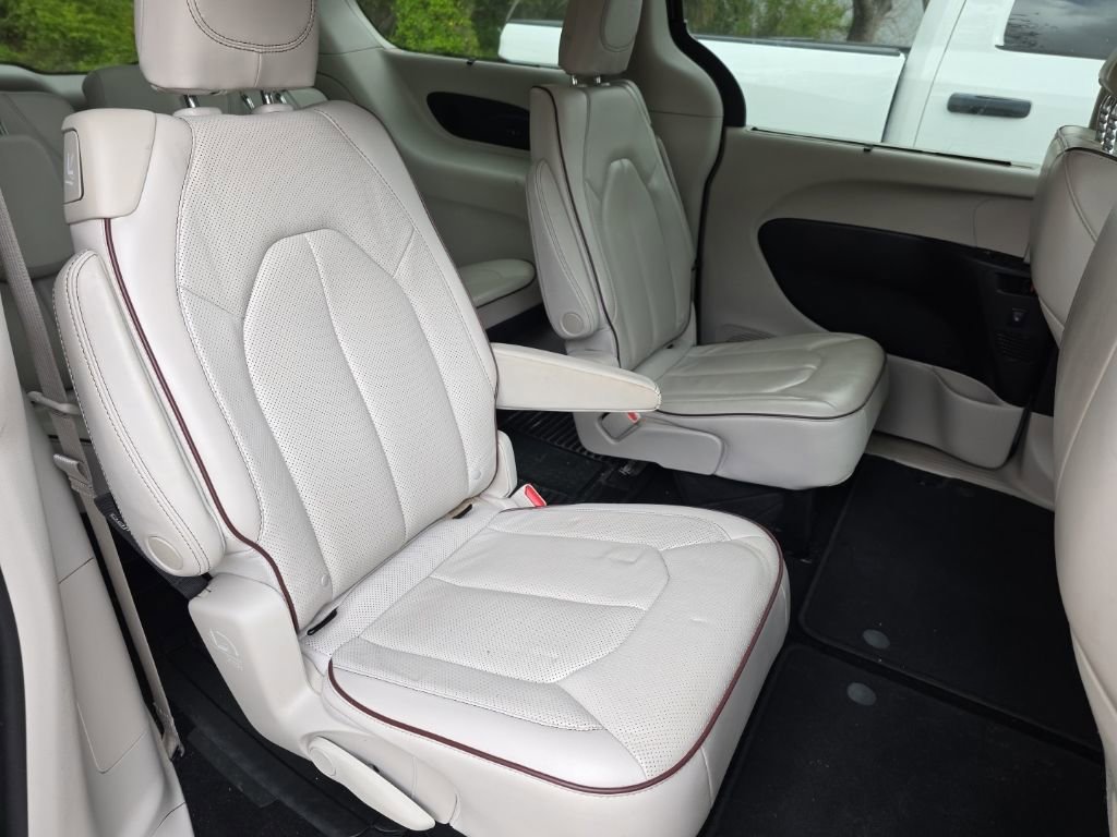 Used 2020 Chrysler Pacifica Limited FWD image 6