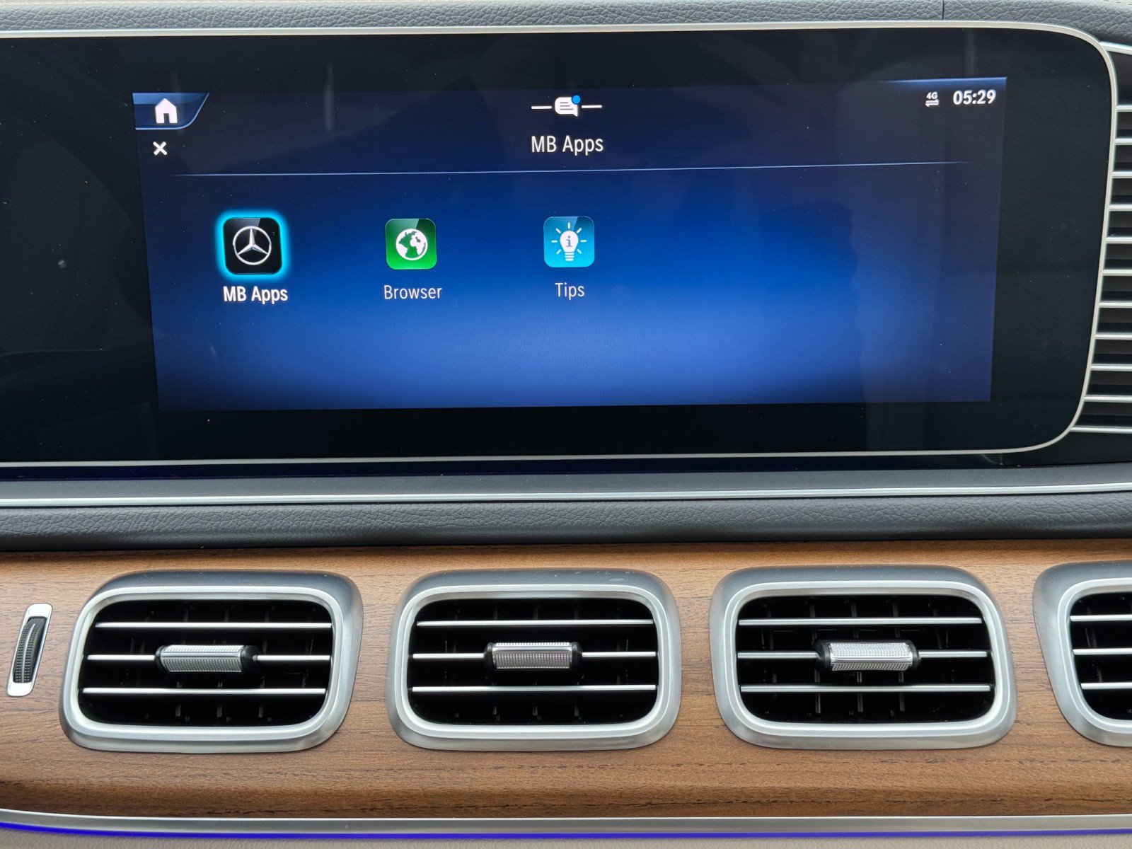 Used 2024 Mercedes-Benz GLS 450 4MATIC image 30