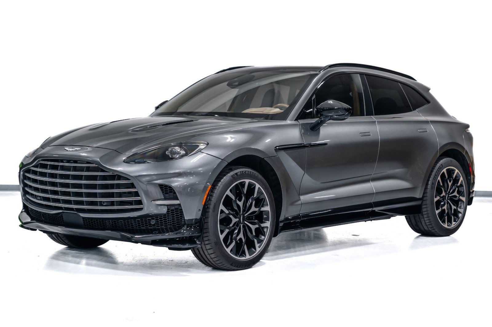Used 2023 Aston Martin DBX 707 image 4