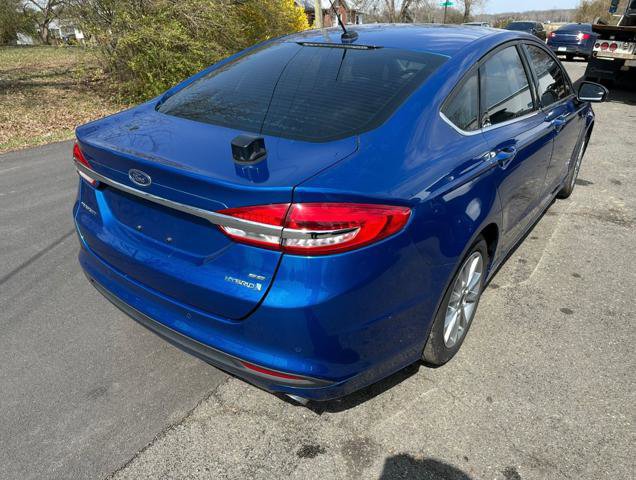 Used 2017 Ford Fusion SE FWD image 4