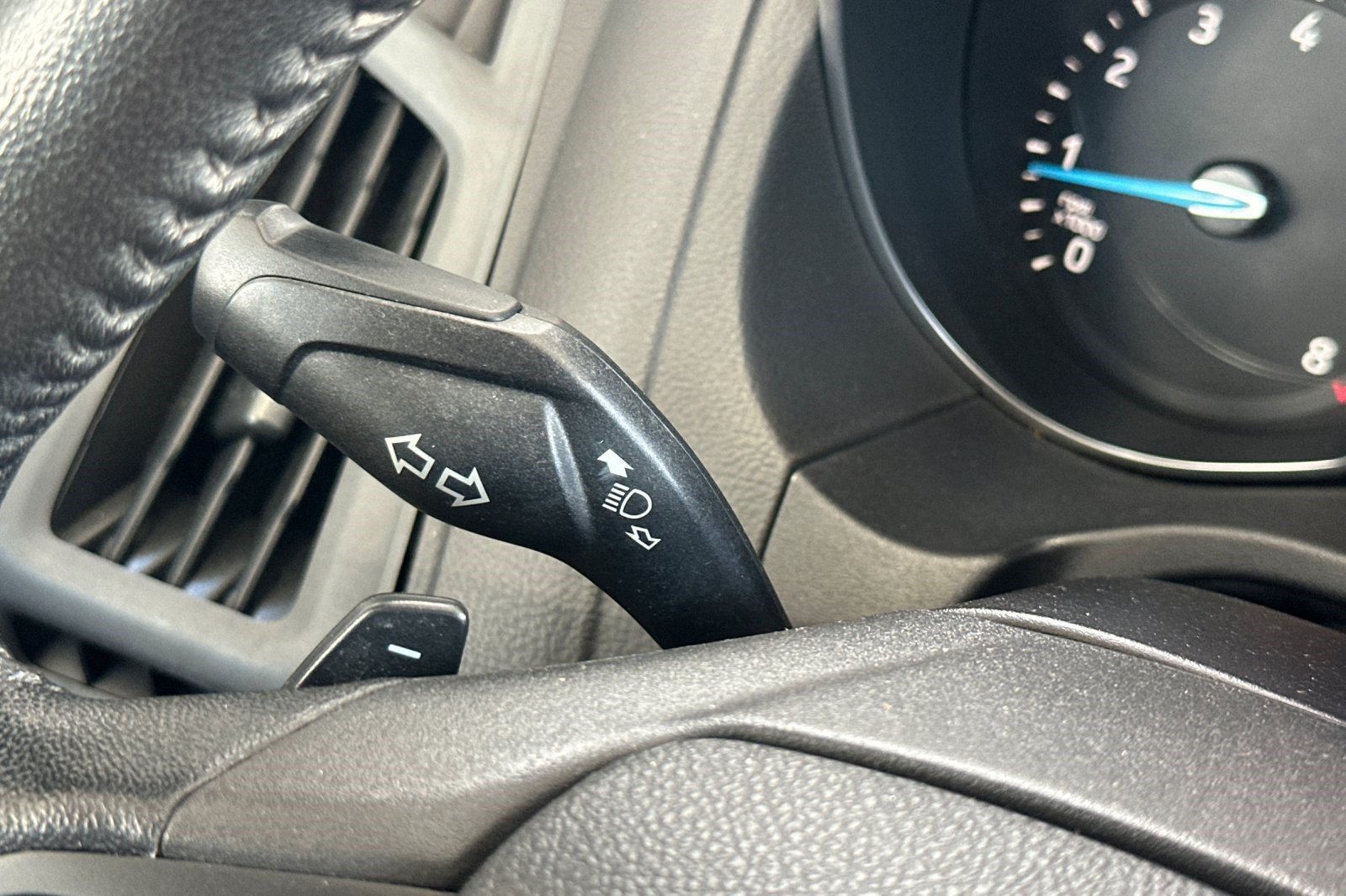 Used 2015 Ford Focus SE w/ SE Sport Package FWD image 29