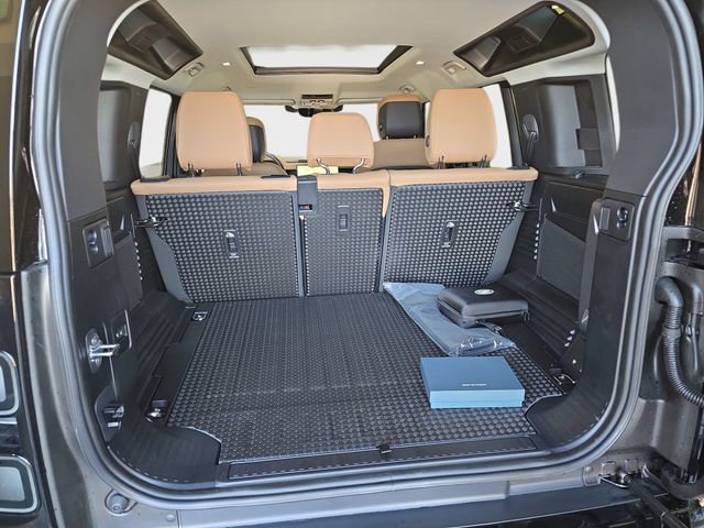 New 2026 Land Rover Defender 110 X-Dynamic SE image 10