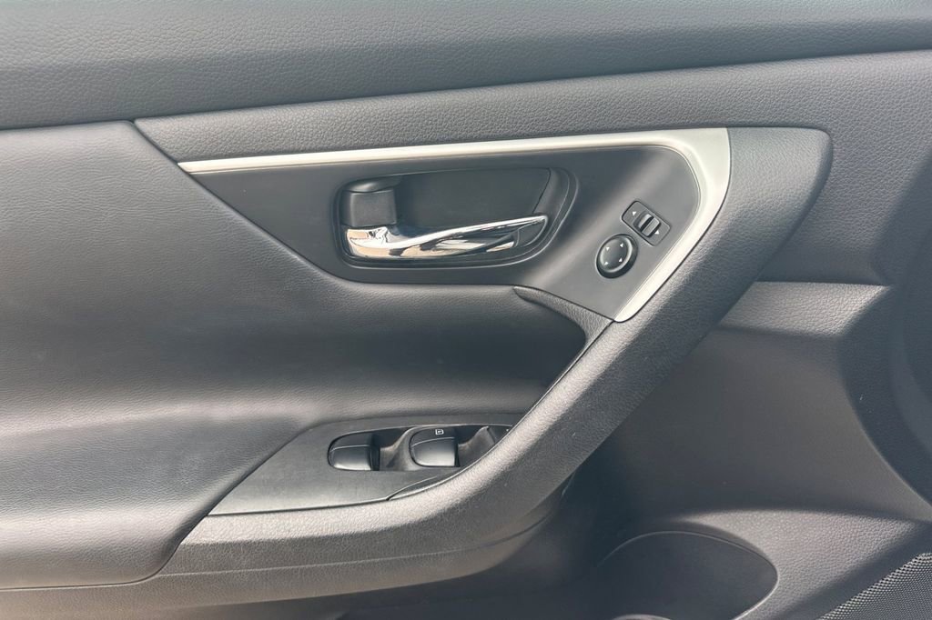 Used 2016 Nissan Altima 2.5 S w/ Power Driver Seat Package image 11