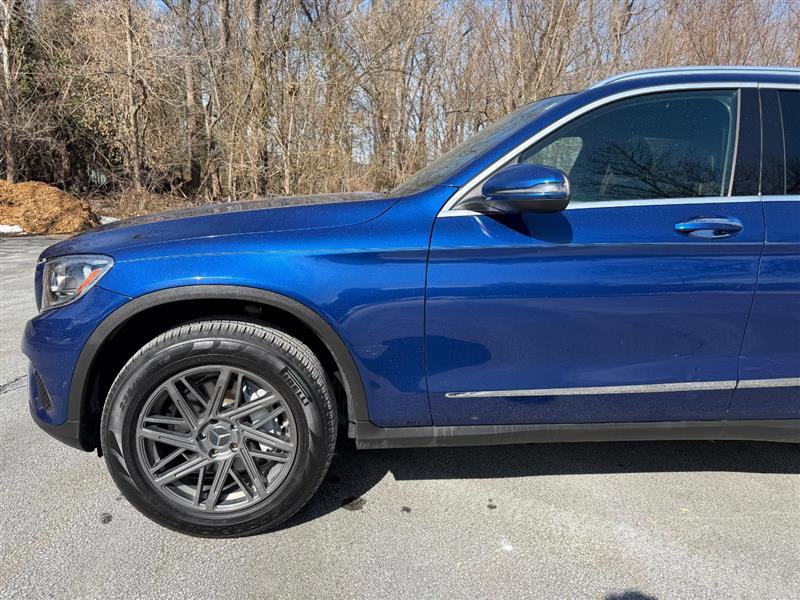 Used 2018 Mercedes-Benz GLC 300 4MATIC image 4