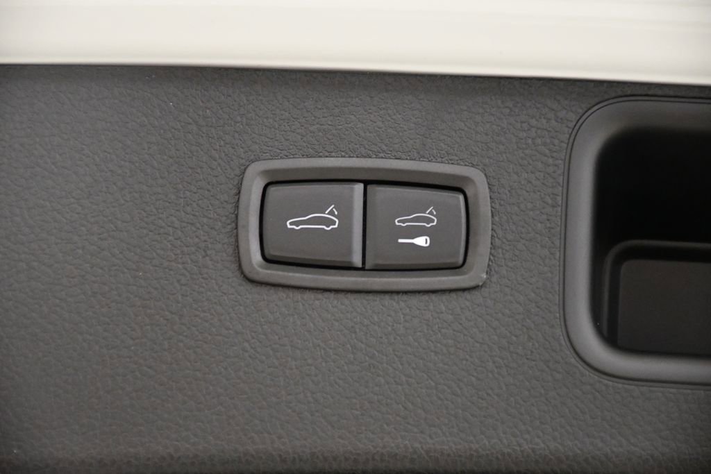 Certified 2025 Porsche Macan image 59