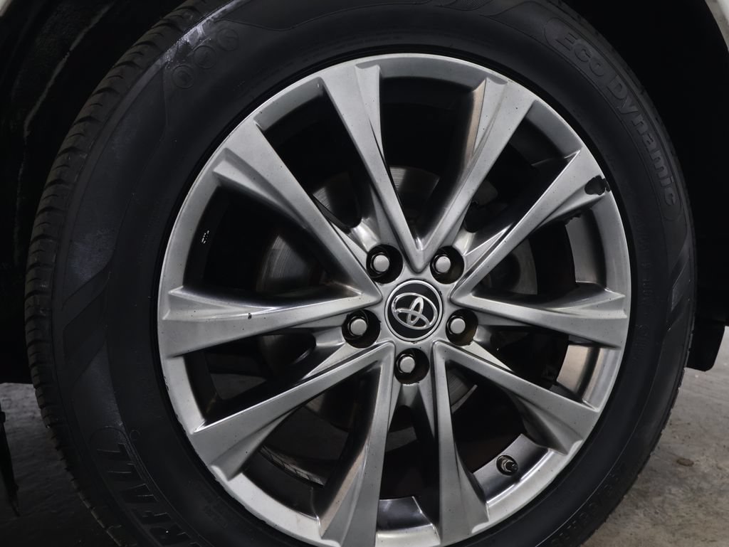 Used 2018 Toyota RAV4 Platinum FWD image 34