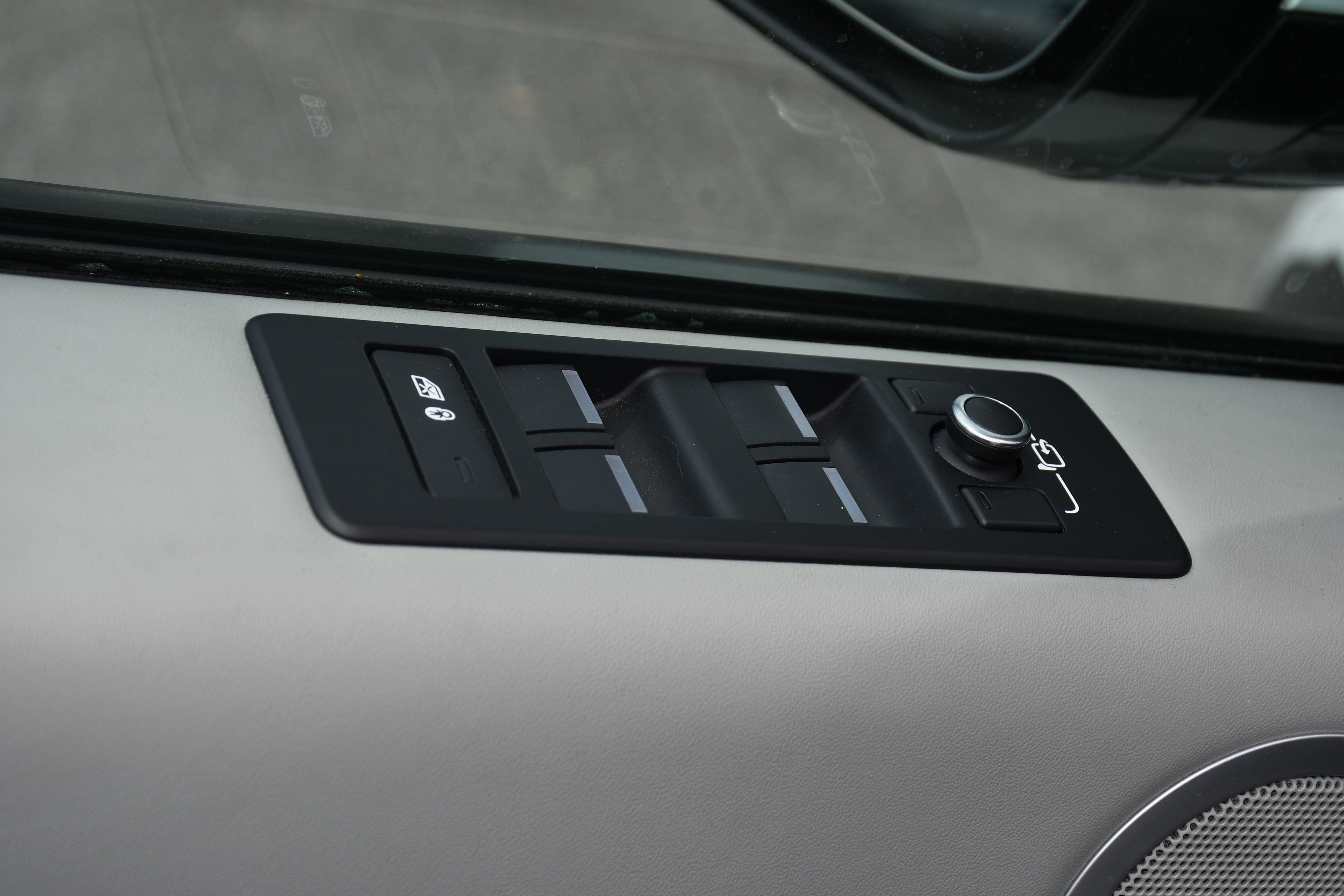 Used 2019 Land Rover Discovery HSE Luxury AWD/4WD image 12