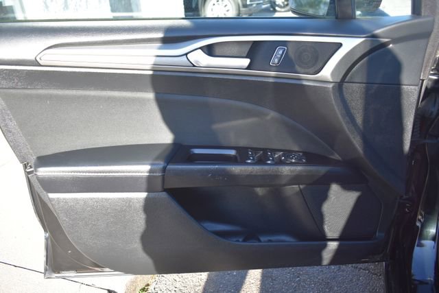 Used 2017 Ford Fusion SE w/ Fusion SE Technology Package FWD image 16