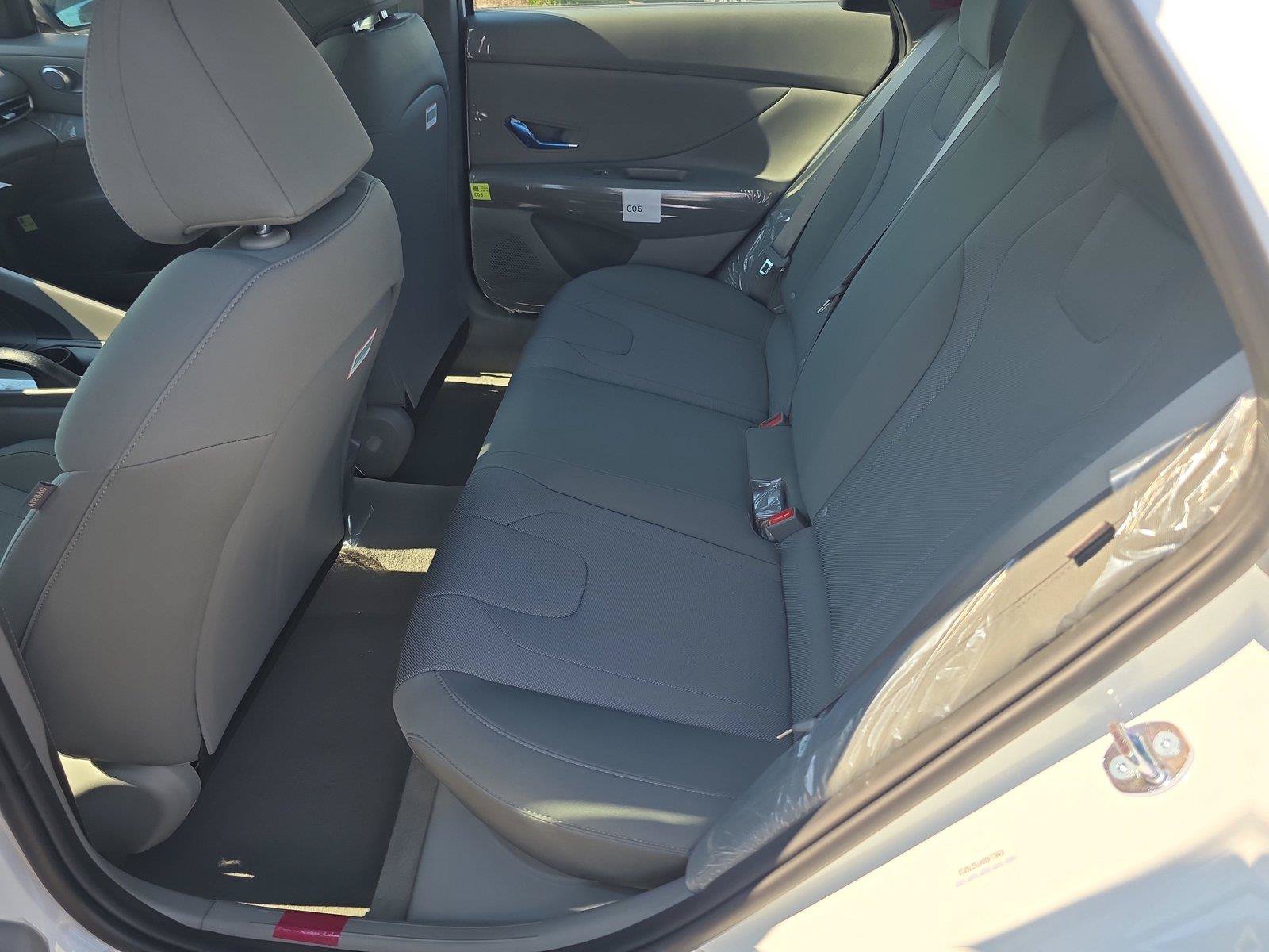 New 2026 Hyundai Elantra SE FWD image 6