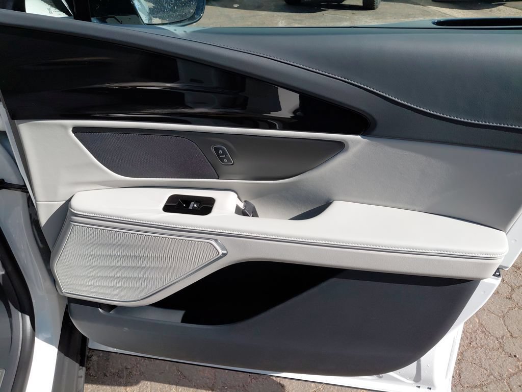 New 2026 Lincoln Nautilus Premier AWD/4WD image 25
