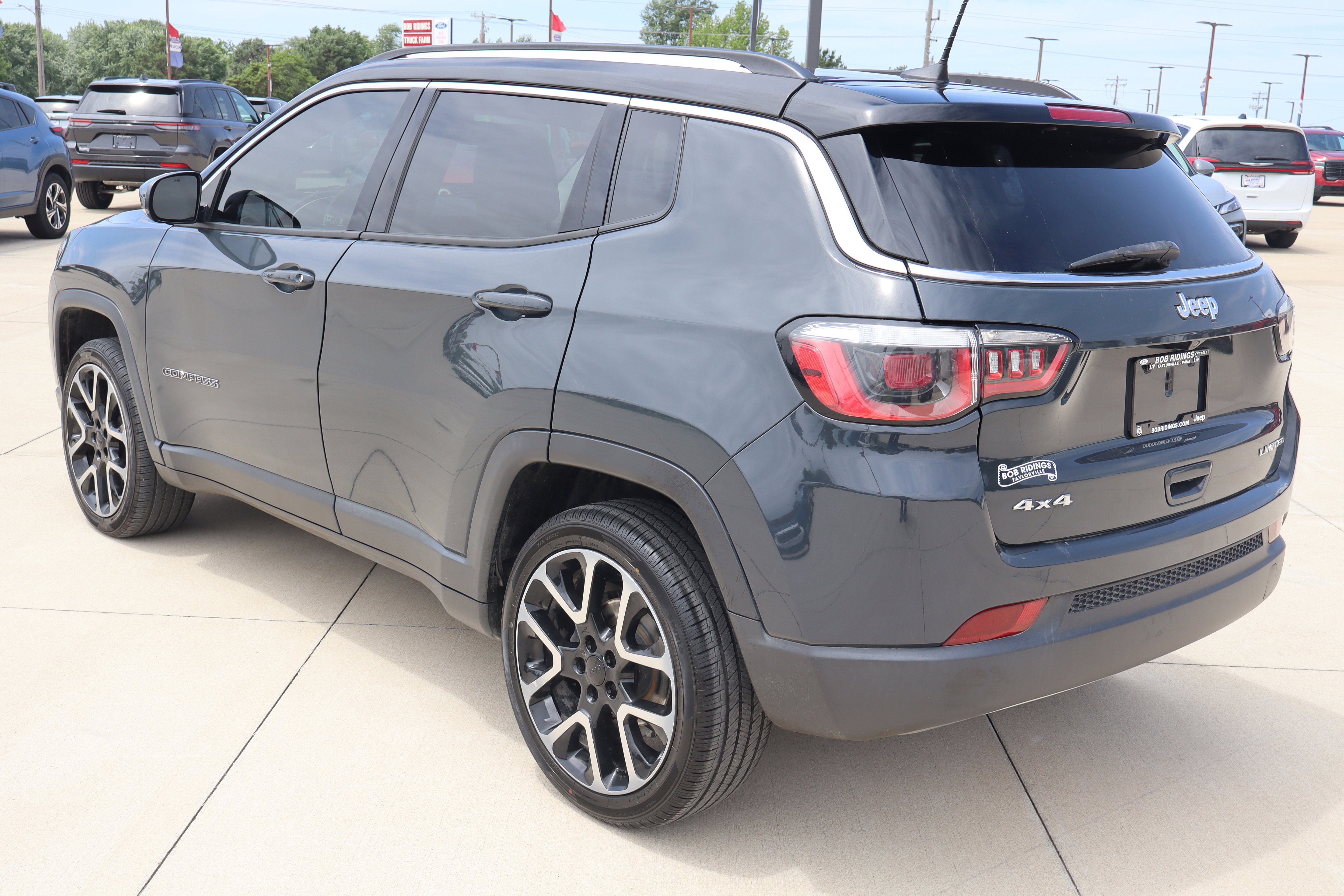 Used 2017 Jeep Compass Limited w/ Navigation Group AWD/4WD image 7