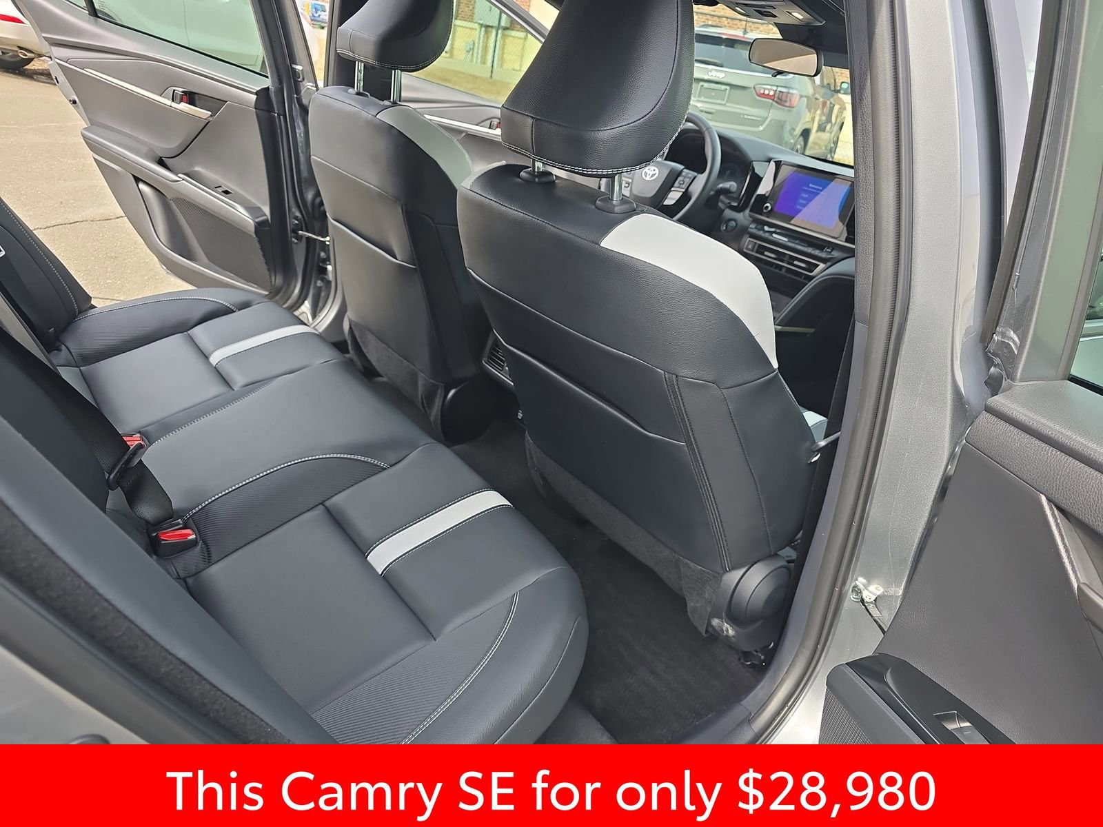 Used 2025 Toyota Camry SE image 17