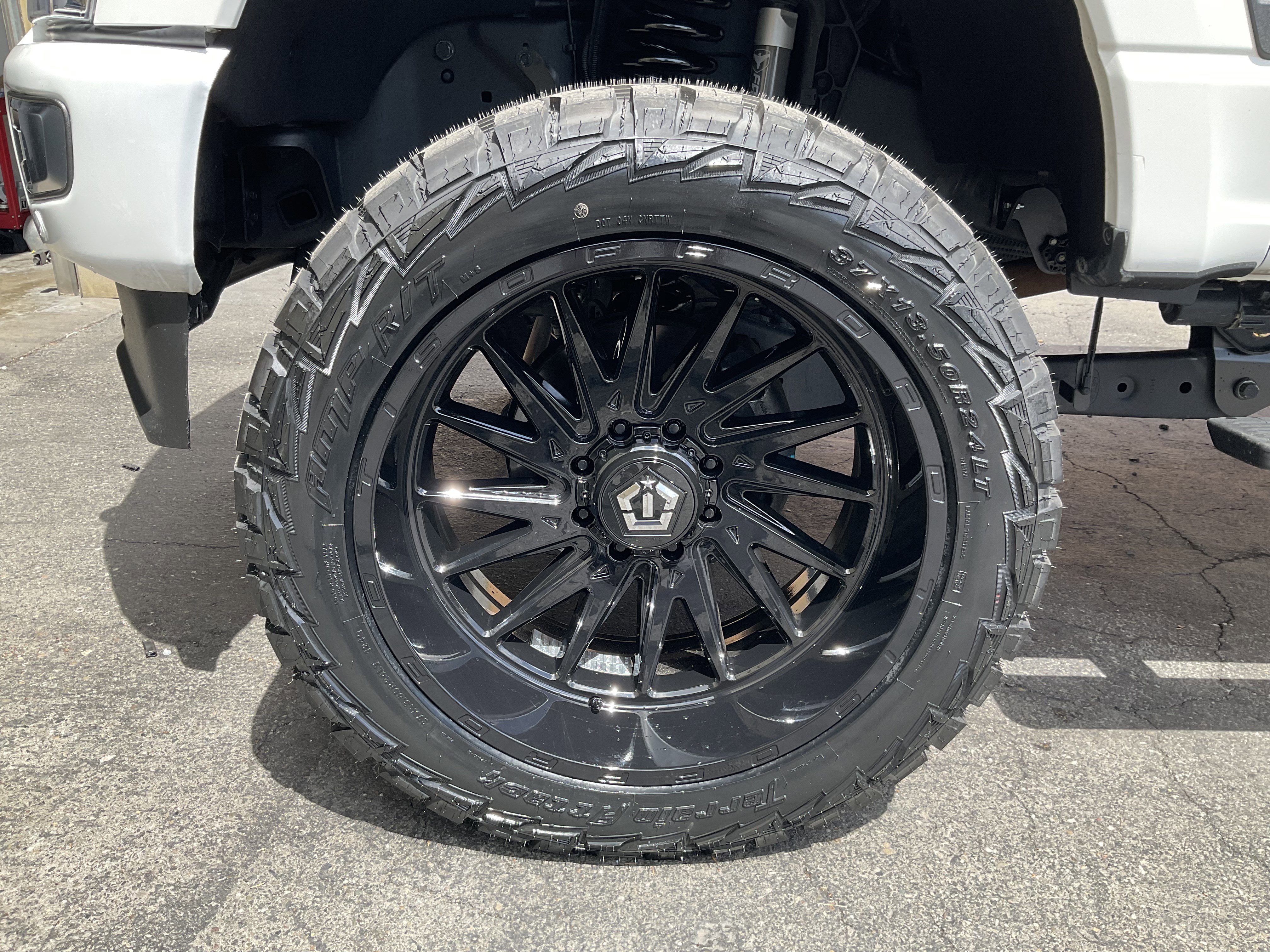 Used 2024 Ford F350 Limited image 11