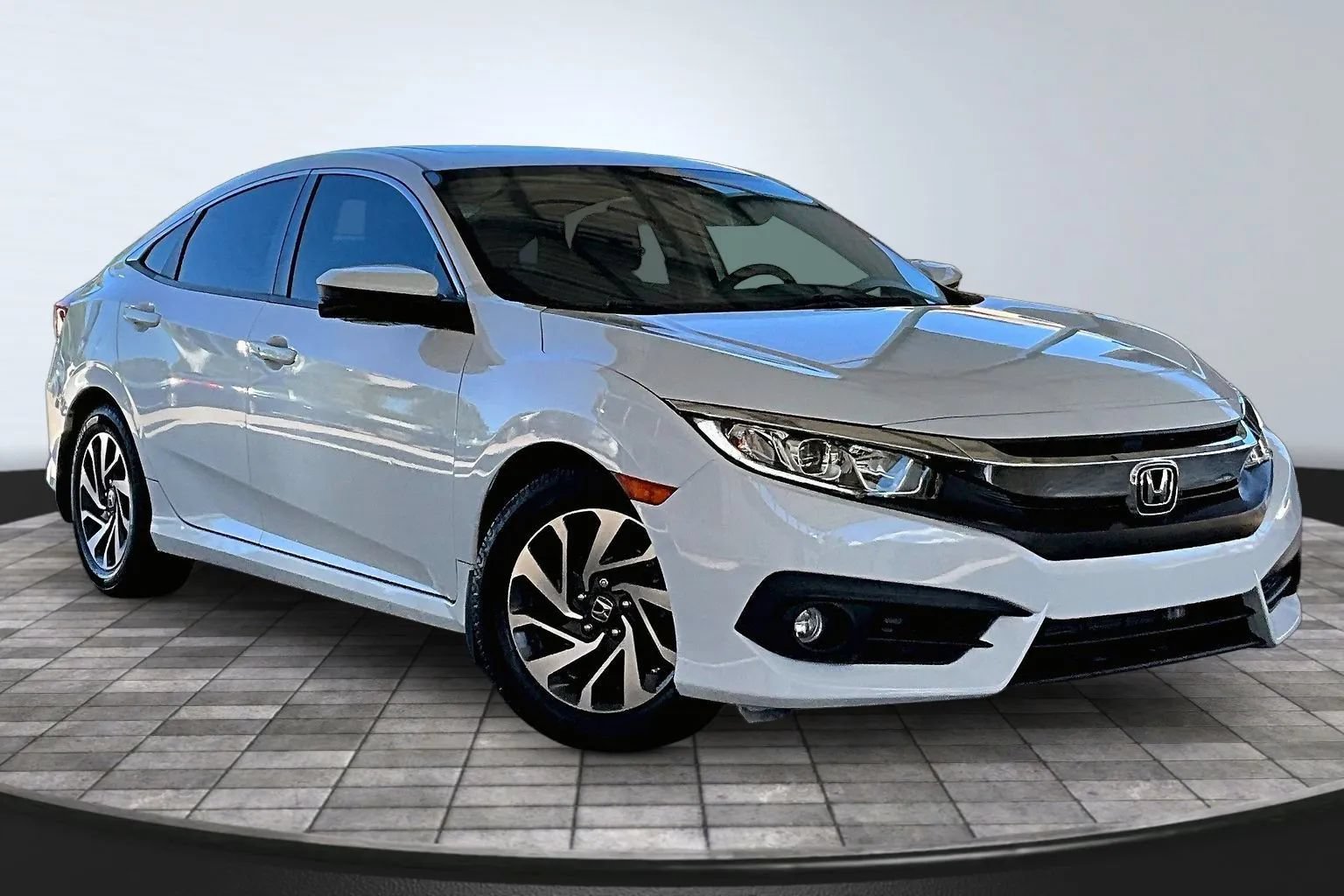 Used 2017 Honda Civic EX image 3