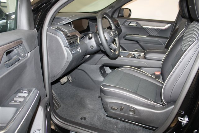 Used 2025 GMC Acadia Denali w/ LPO, Floor Liner Package image 7