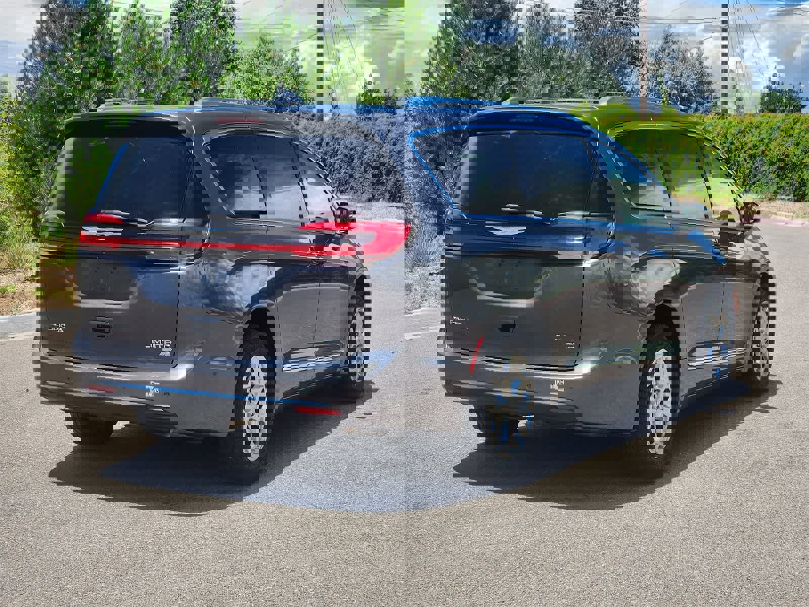 Used 2021 Chrysler Pacifica Limited w/ Premium & Safety Sphere Group image 5