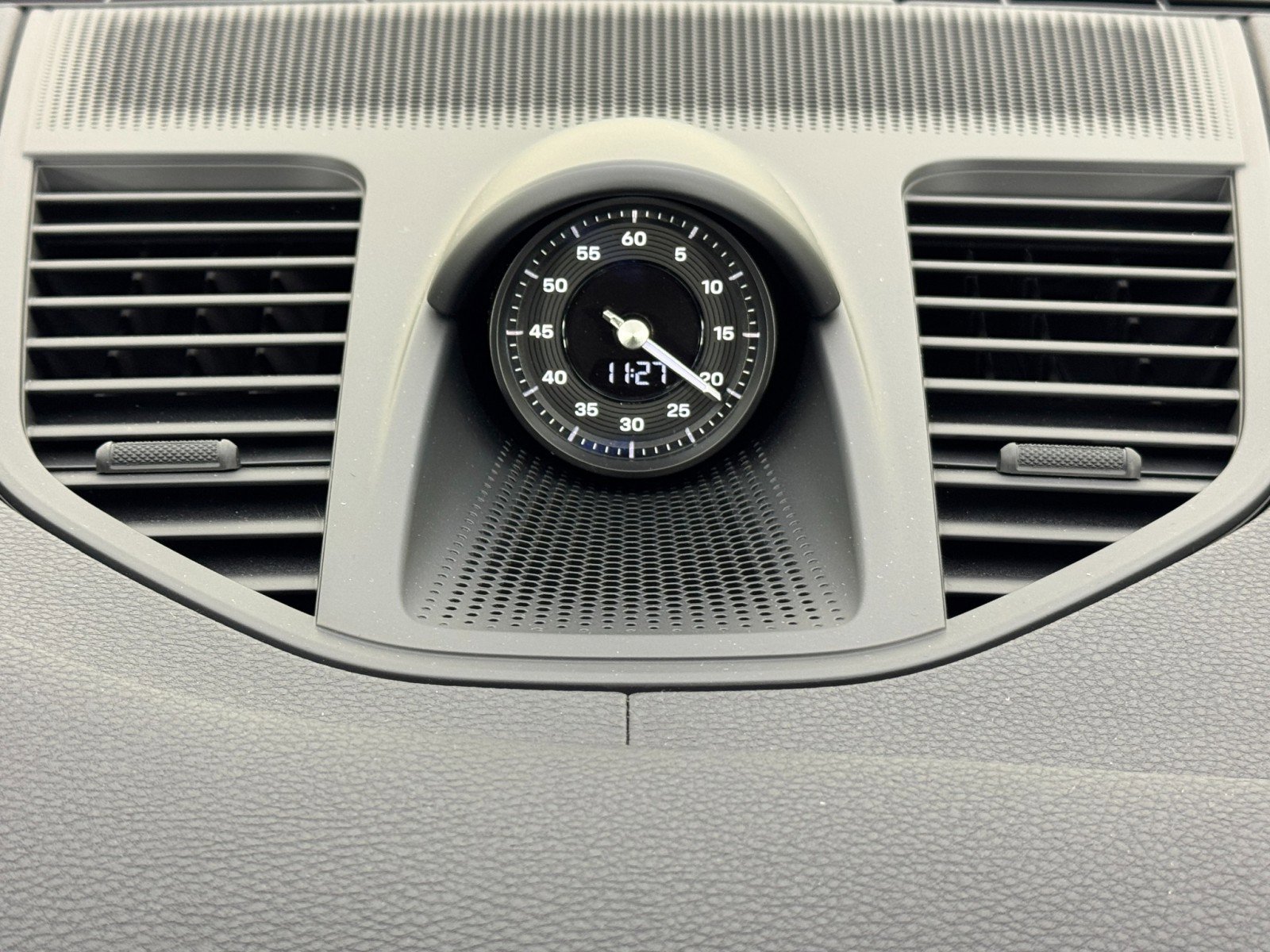 Used 2025 Porsche Panamera 4 w/ Premium Package image 24