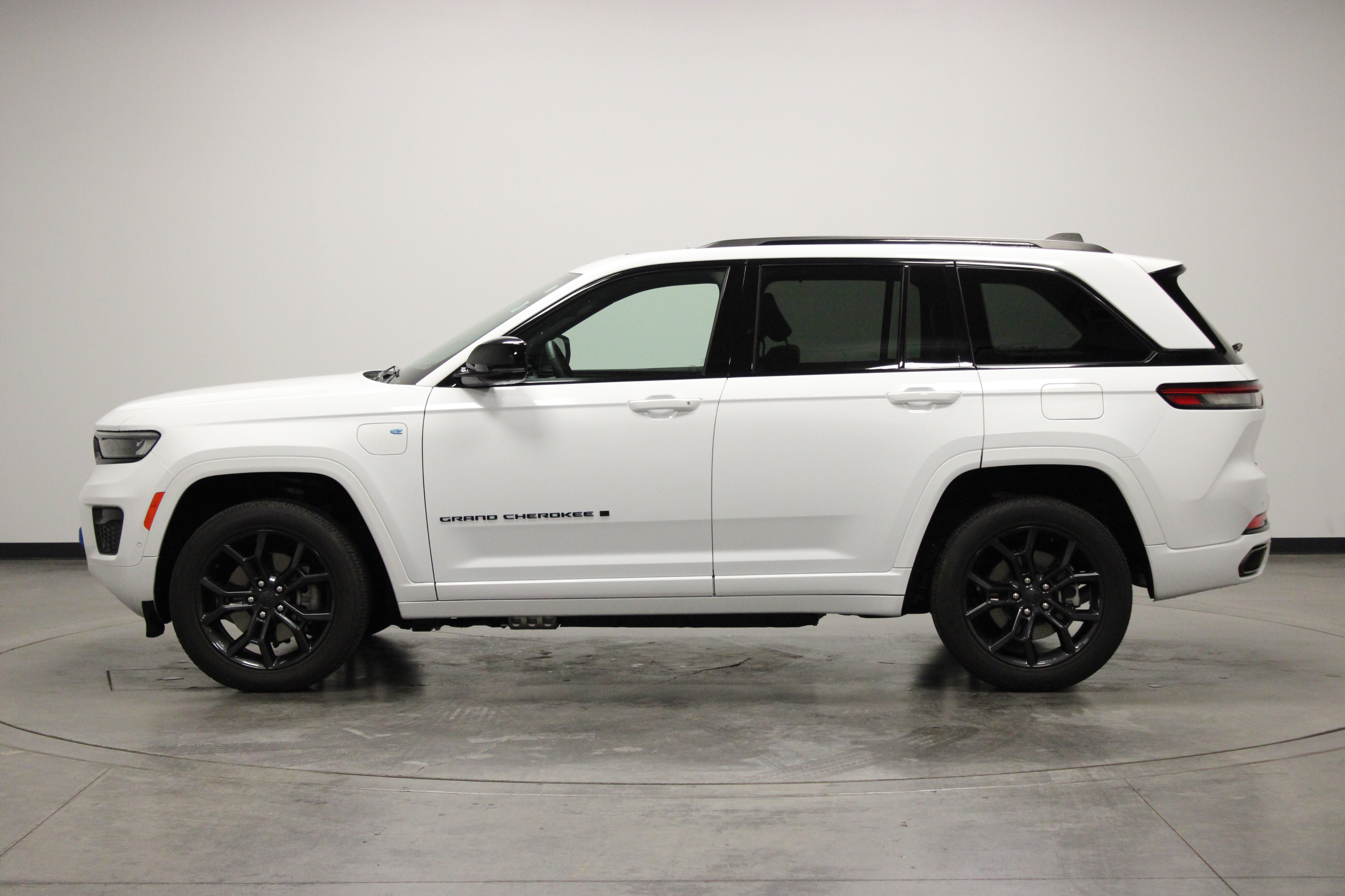 Used 2024 Jeep Grand Cherokee Limited 4xe AWD/4WD image 5