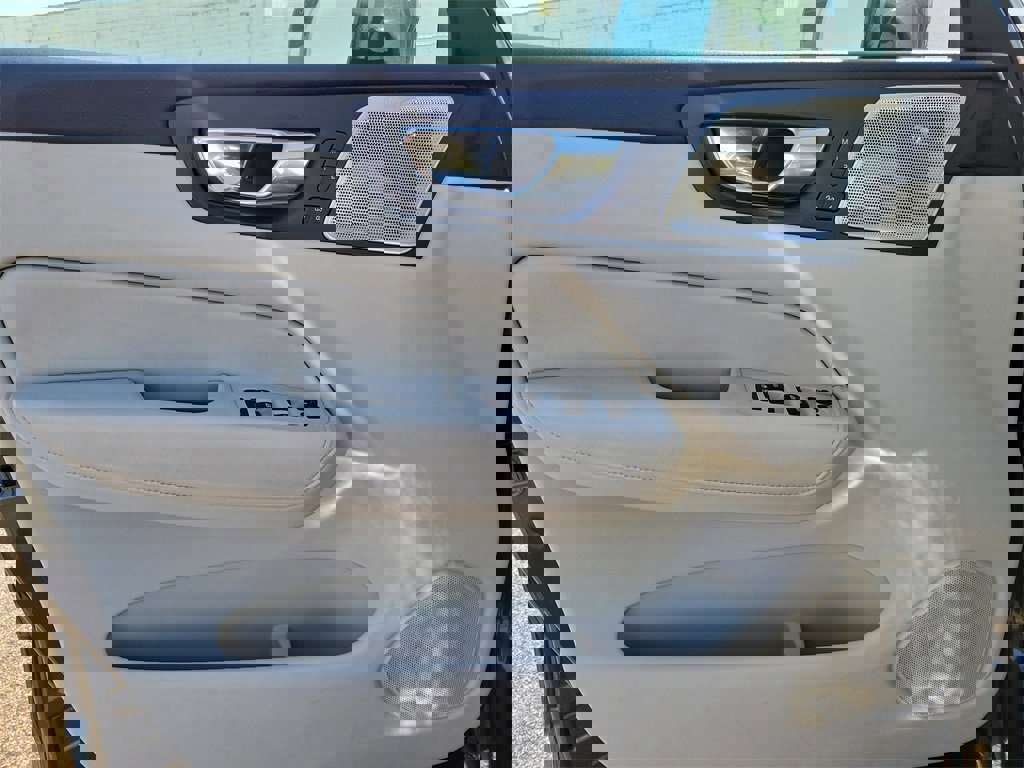 Used 2018 Volvo XC60 T6 Inscription w/ Luxury Seat Package image 19