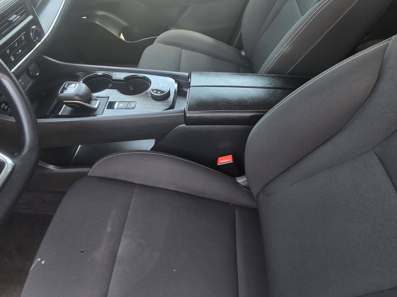 Used 2024 Nissan Rogue S AWD/4WD image 12