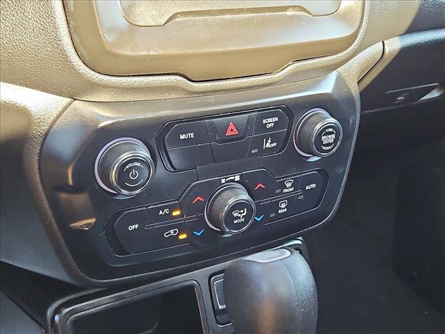 Used 2021 Jeep Renegade Latitude w/ Sun & Sound Group FWD image 13
