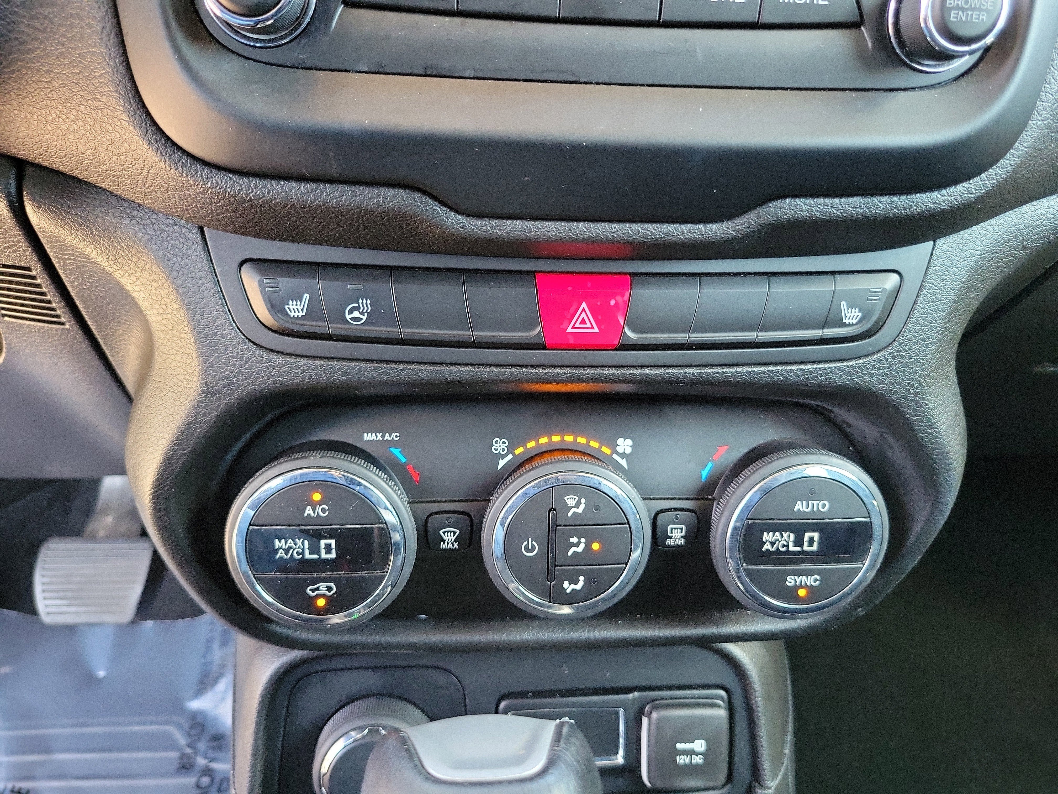 Used 2016 Jeep Renegade Limited AWD/4WD image 23