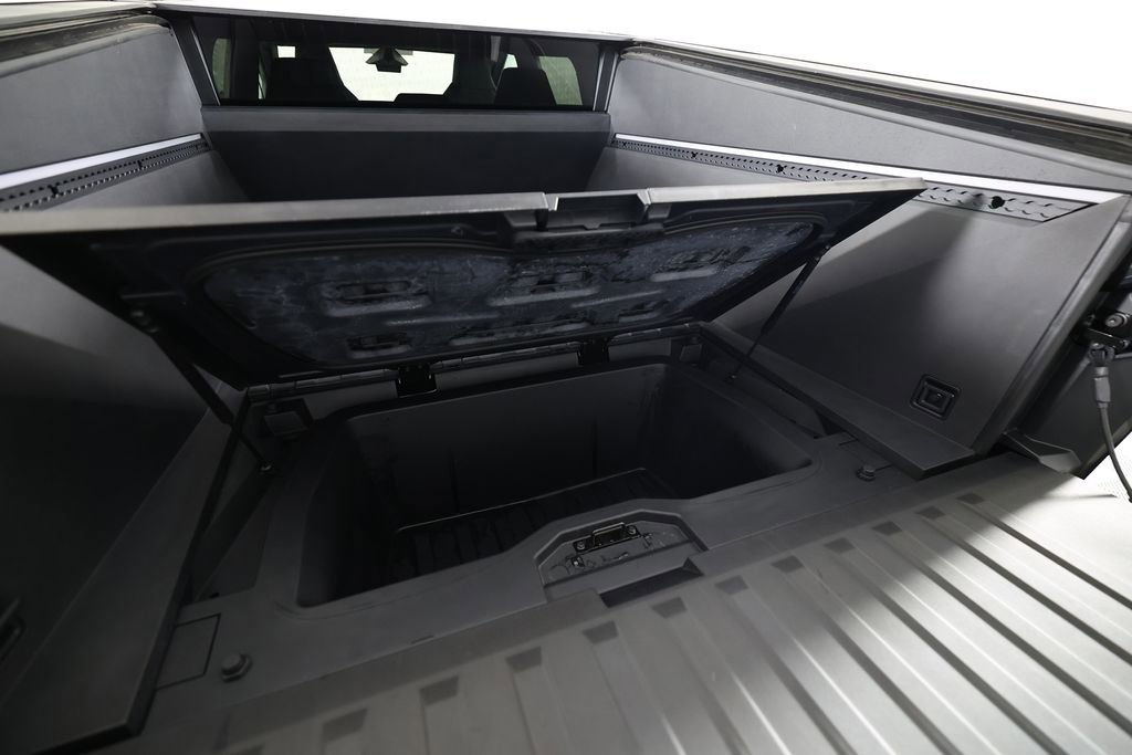 Used 2024 Tesla Cybertruck AWD Crew Cab image 11
