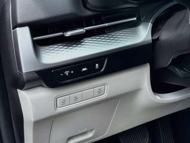 Used 2024 Kia Carnival LX FWD image 10