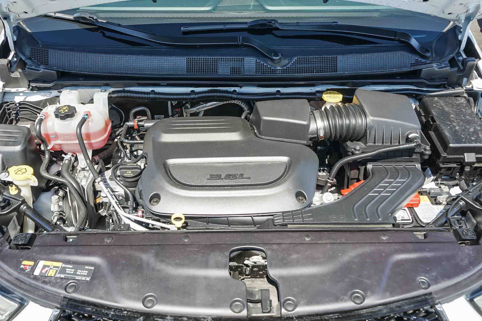 Used 2024 Chrysler Pacifica Touring-L image 23