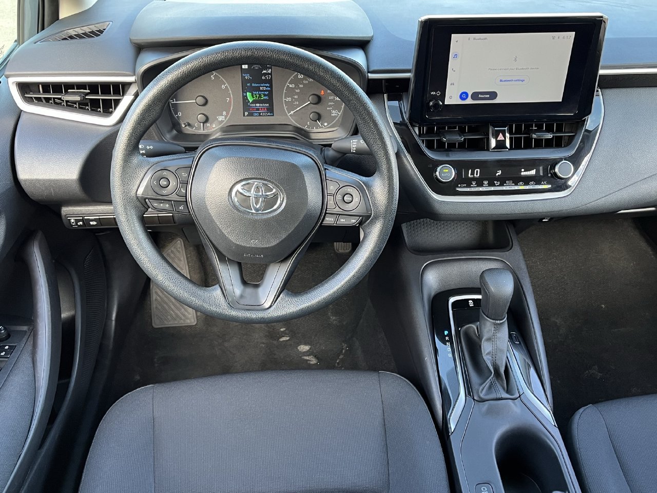 Used 2025 Toyota Corolla LE FWD image 10