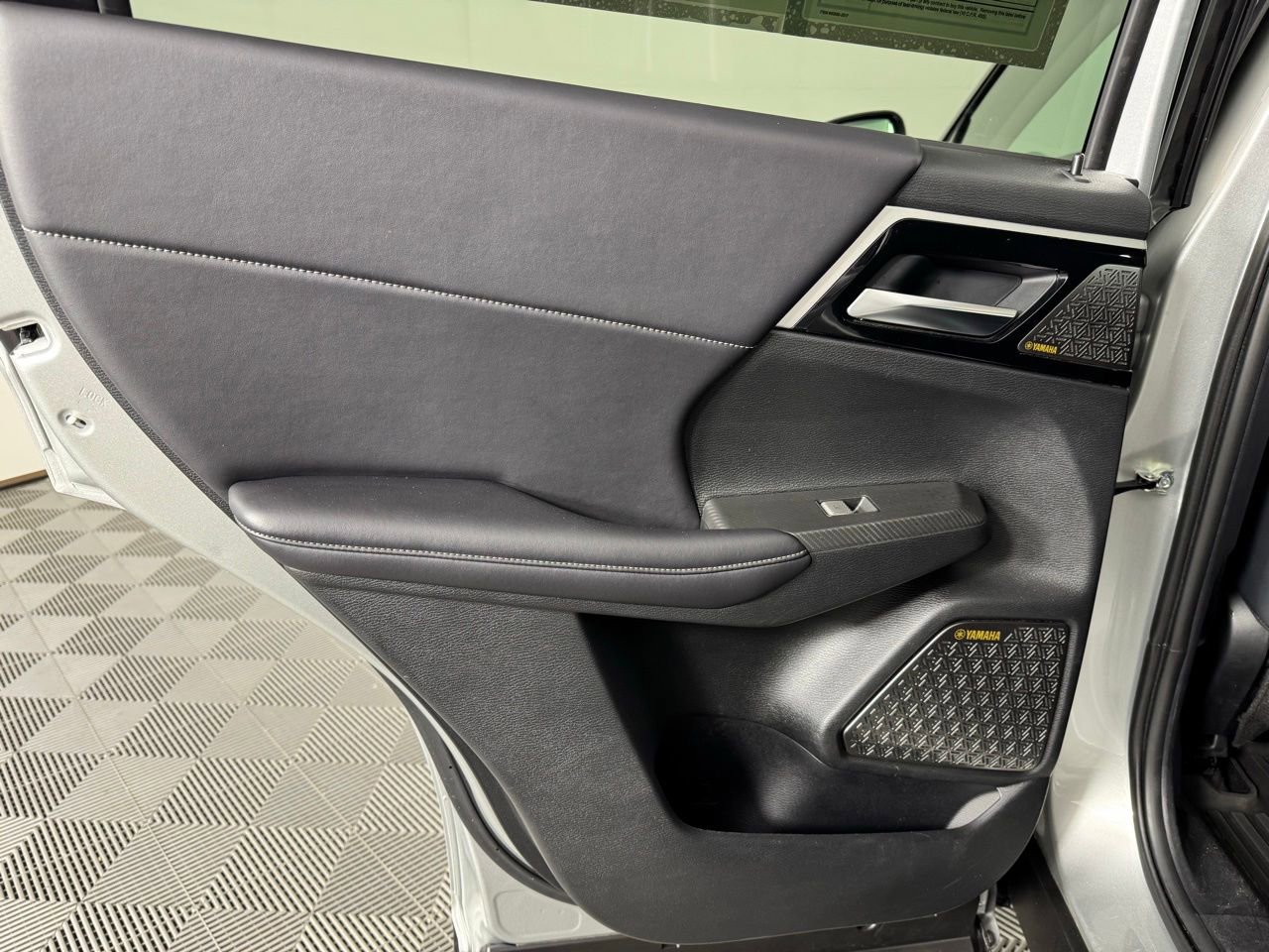 Used 2025 Mitsubishi Outlander SE FWD image 29