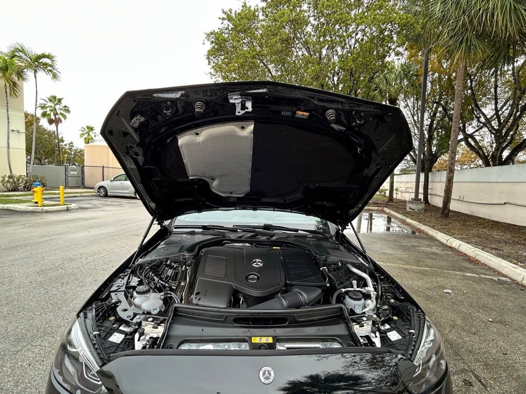 Used 2025 Mercedes-Benz C 300 4MATIC Sedan image 32