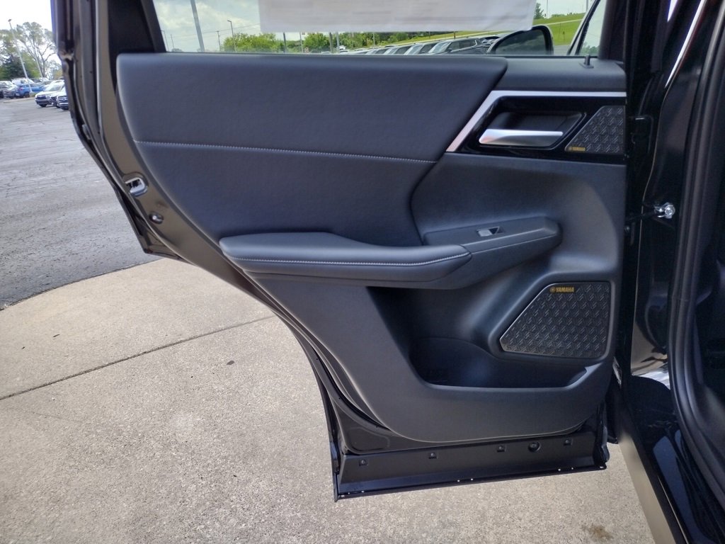 New 2025 Mitsubishi Outlander SE image 31