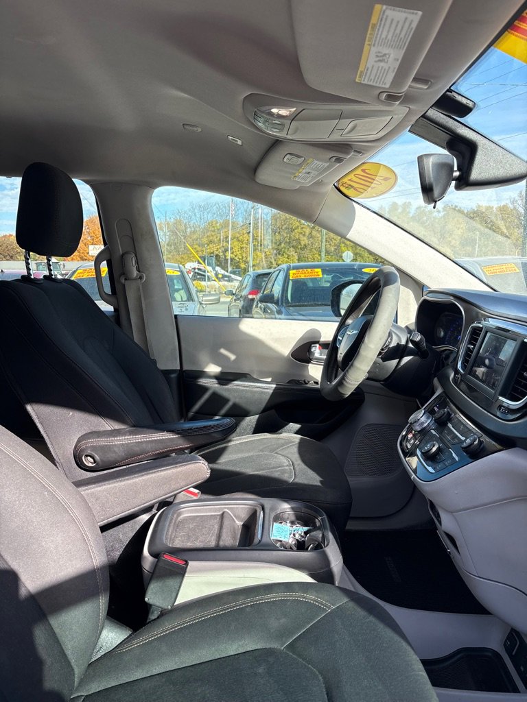 Used 2018 Chrysler Pacifica Touring Plus w/ Tire & Wheel Group image 16