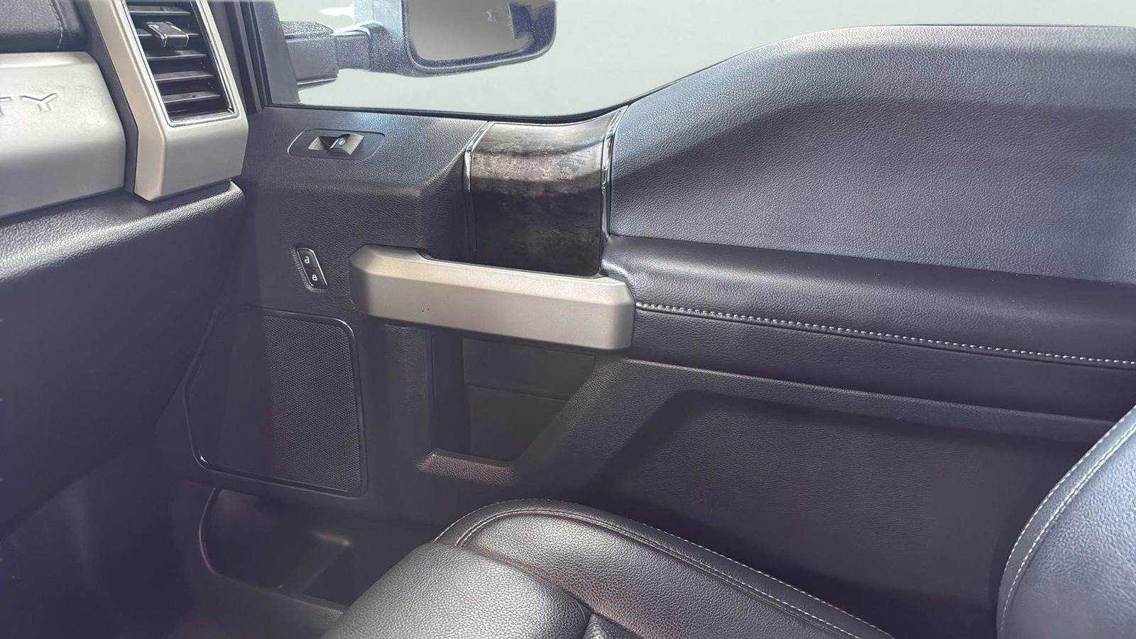 Used 2022 Ford F350 Lariat w/ Lariat Ultimate Package image 21