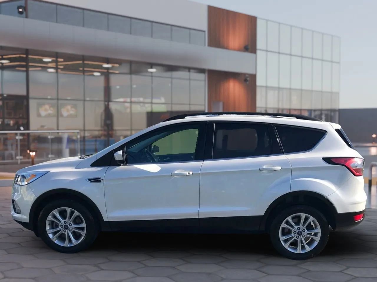 Used 2018 Ford Escape SEL w/ Ford Safe & Smart Package image 5