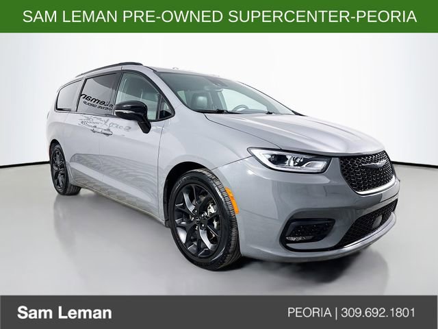 Used 2025 Chrysler Pacifica Limited image 1