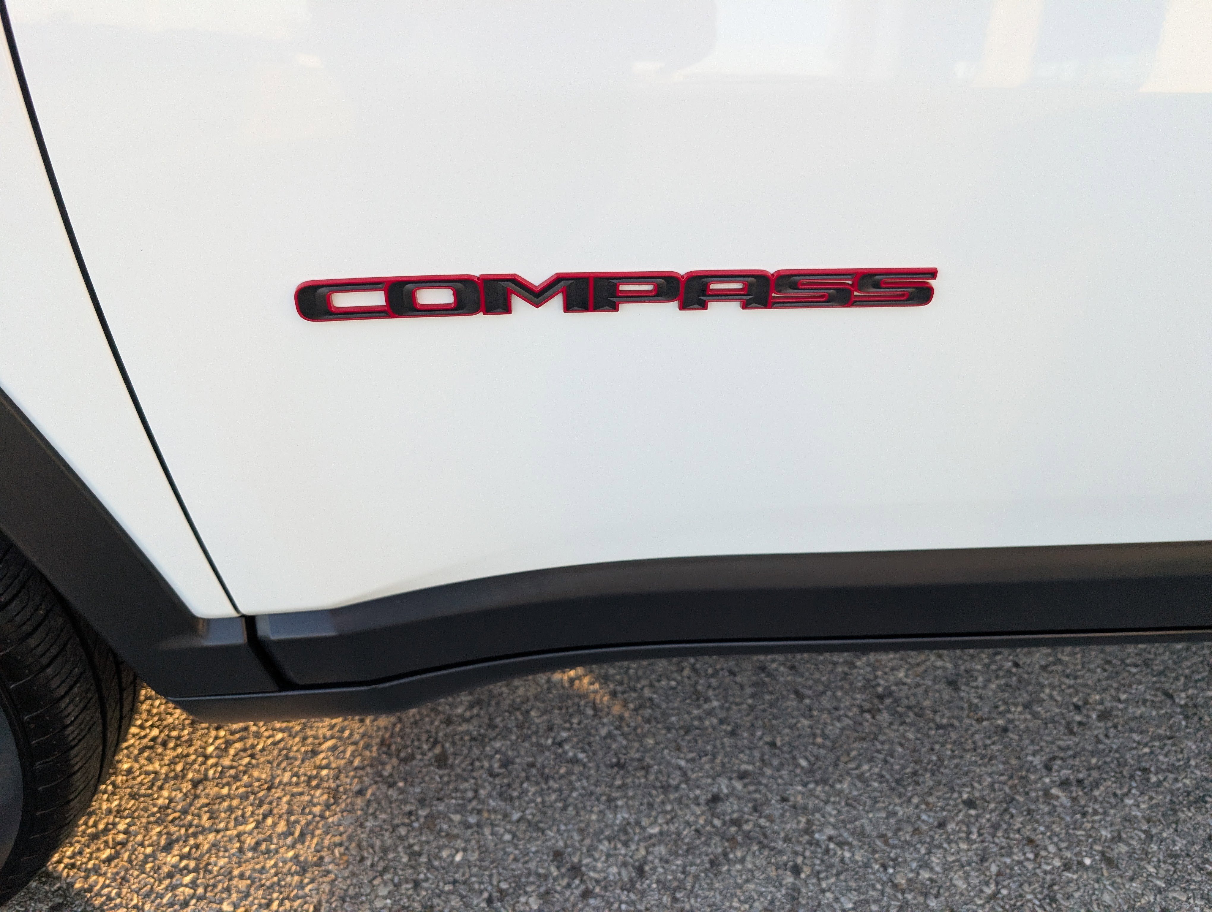 Used 2024 Jeep Compass Trailhawk image 4