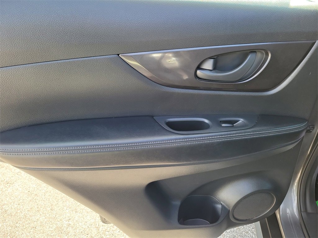 Used 2020 Nissan Rogue S image 15