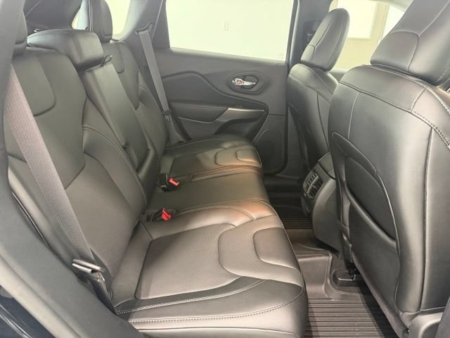 Used 2022 Jeep Cherokee Latitude Lux w/ Mopar Interior Package AWD/4WD image 25