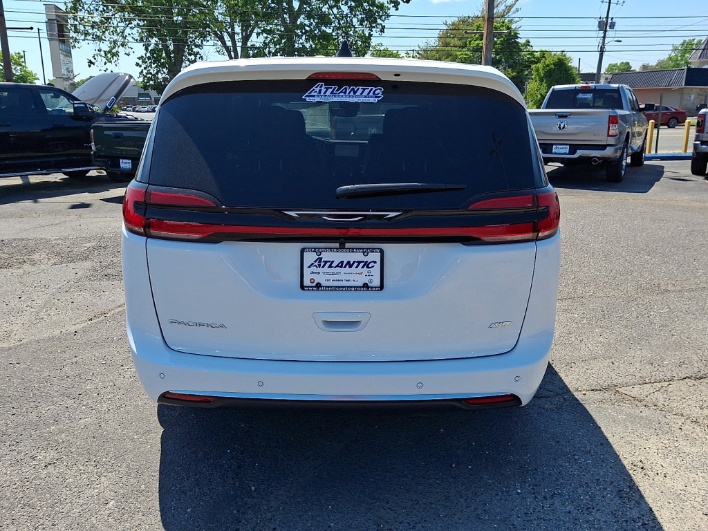 New 2027 Chrysler Pacifica Select AWD/4WD image 6