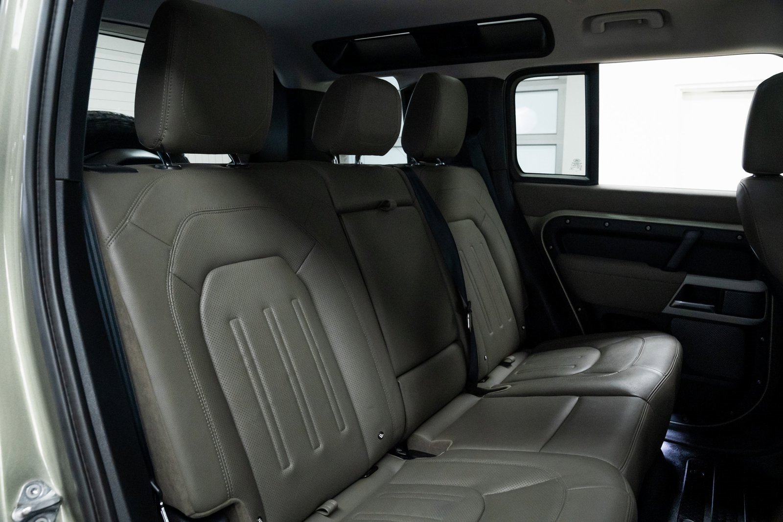 Used 2021 Land Rover Defender 110 SE image 22