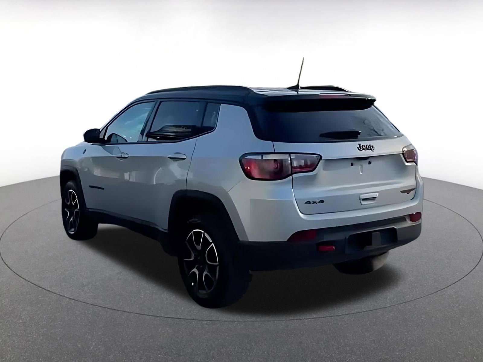 Used 2025 Jeep Compass Trailhawk w/ Trailer Tow Group image 10
