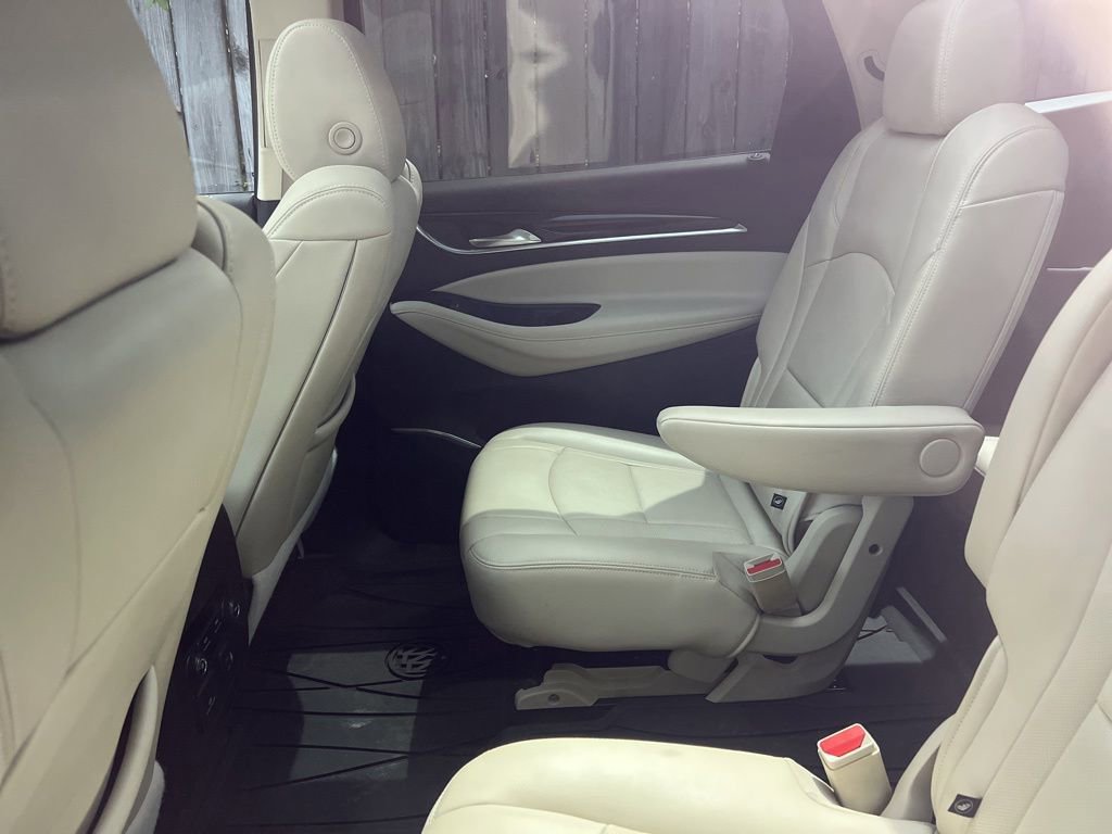 Used 2022 Buick Enclave Essence w/ Experience Buick Package FWD image 9