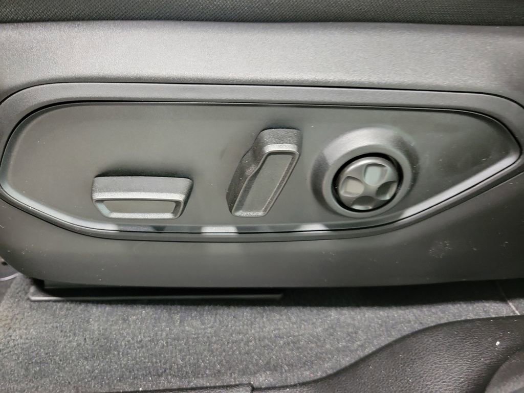 New 2026 Jeep Grand Cherokee Limited w/ Limited Altitude Package AWD/4WD image 10