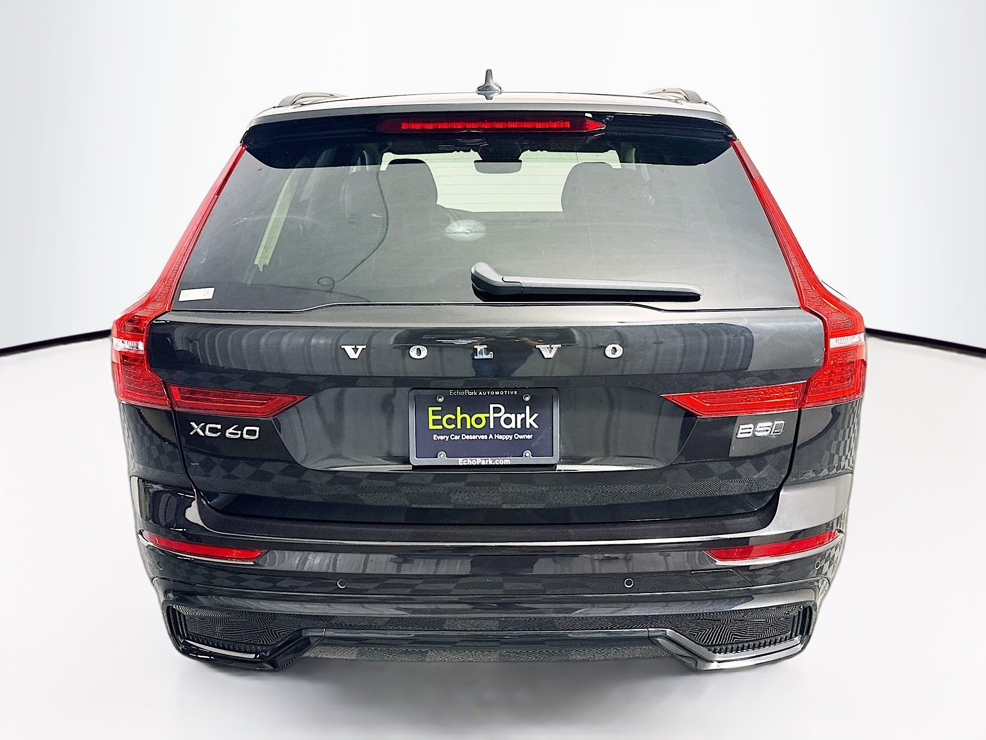 Used 2025 Volvo XC60 B5 Plus w/ Climate Package image 7